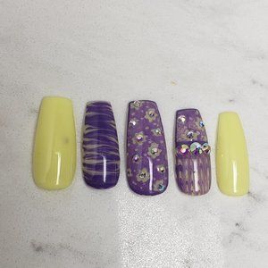 Glow in dark purple yellow daisy bling Custom Press on Nails Handmade 10pc set